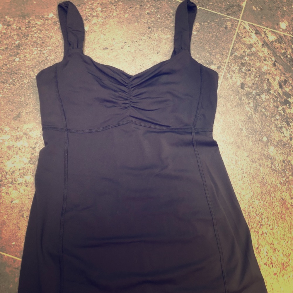 Lululemon top size 4 like new black and sexy!